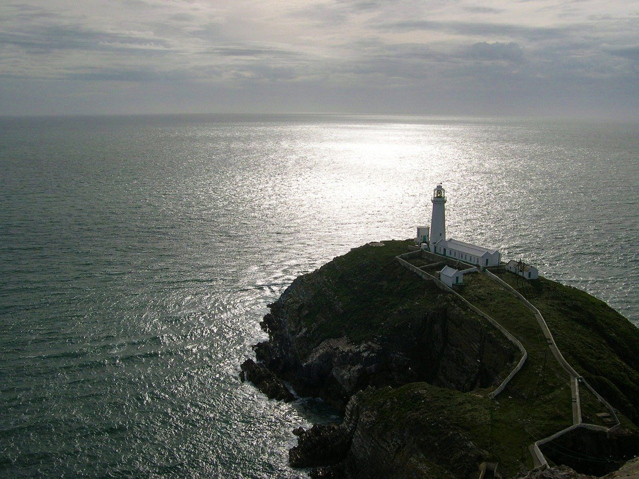 lighthouse, cliffs, ocean-417997.jpg